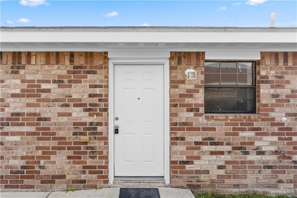 2205 Ithaca Avenue, Unit B McAllen, TX 78501 - Photo 5 of 16 a bathroom with a shower