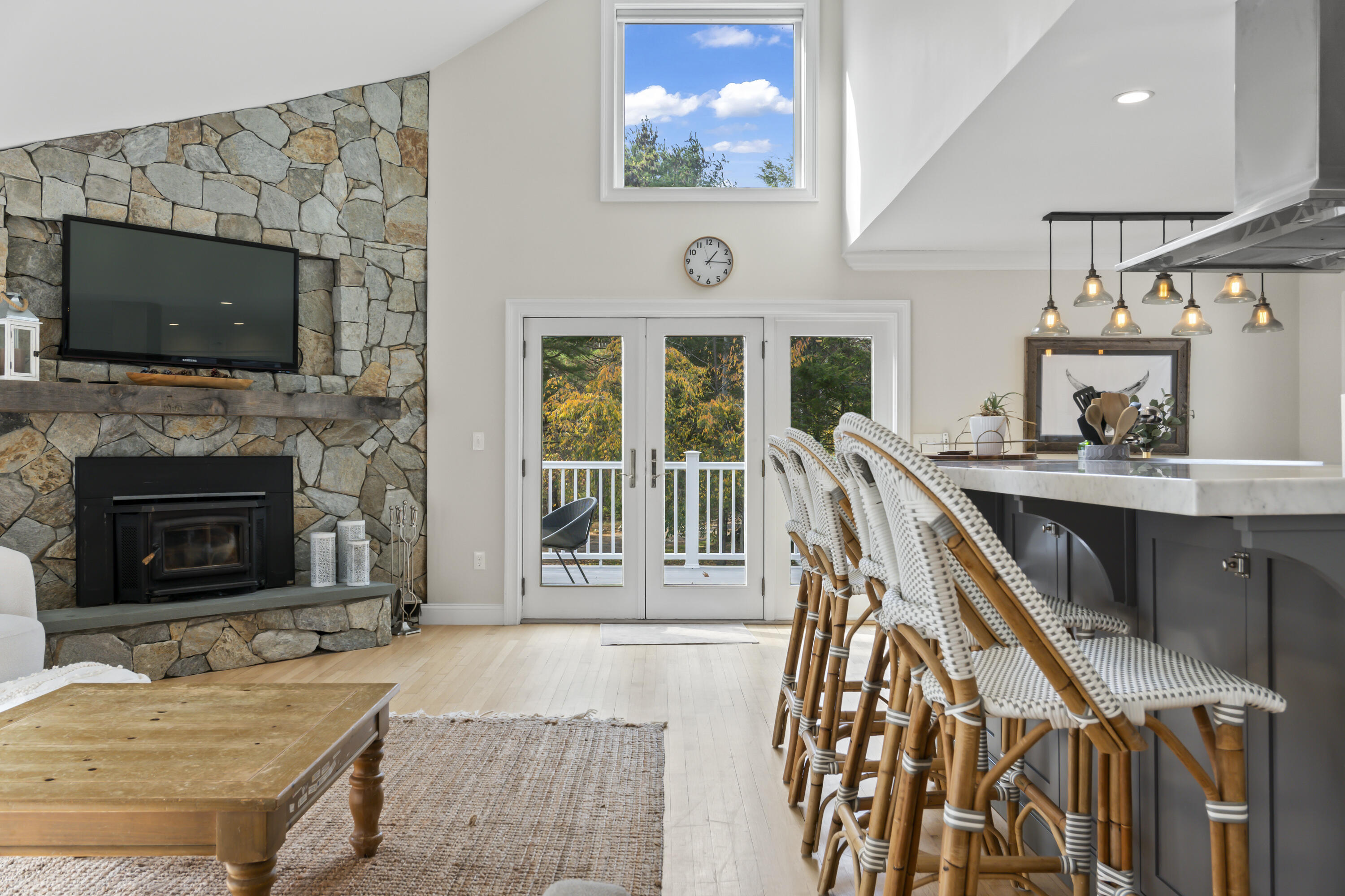 510 Shore Road York, ME 03902 - Photo 11 of 57 Living Room