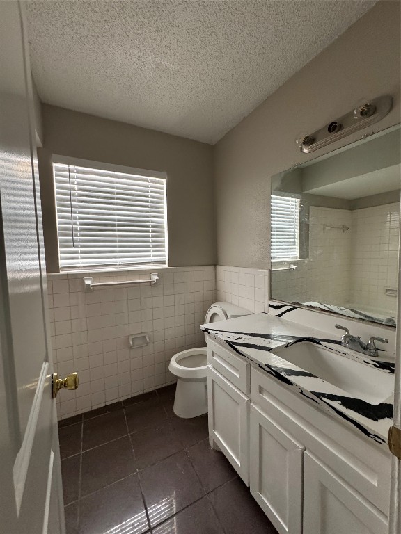8100 Leonora Street, Unit K3 Houston, TX 77061 - Photo 9 of 15 a view of a bathroom with a sink a toilet and a window
