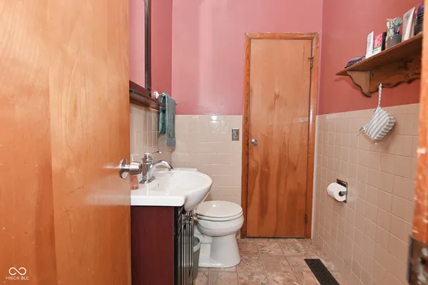 $290,000 | 2517 Lawrence Avenue, Indianapolis, IN 46227