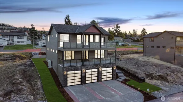 $1,115,000 | 3706 West 3rd Street, Anacortes, WA 98221