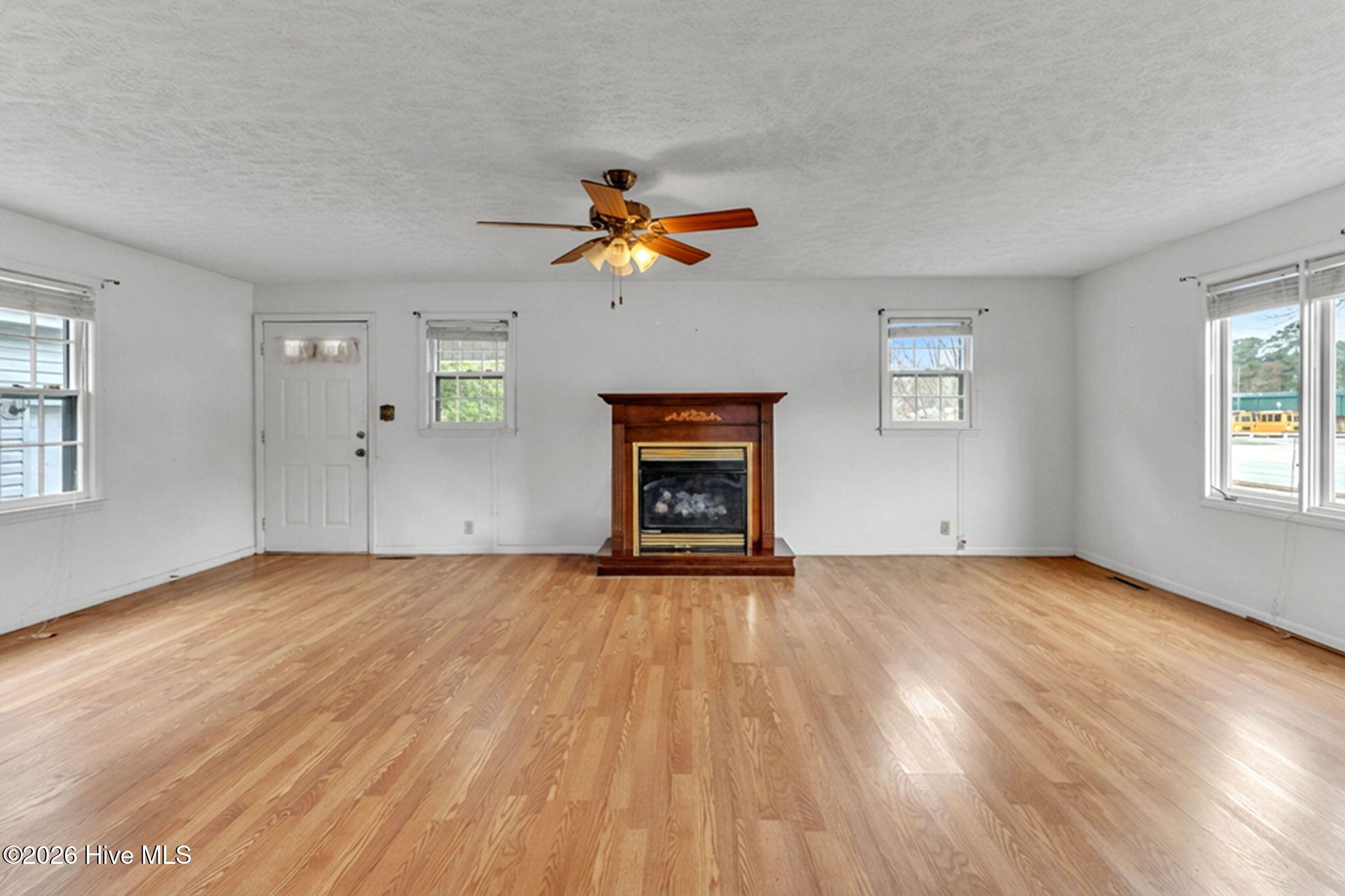 6987 Albert Street Elizabethtown, NC 28337 - Photo 9 of 43 Family Room