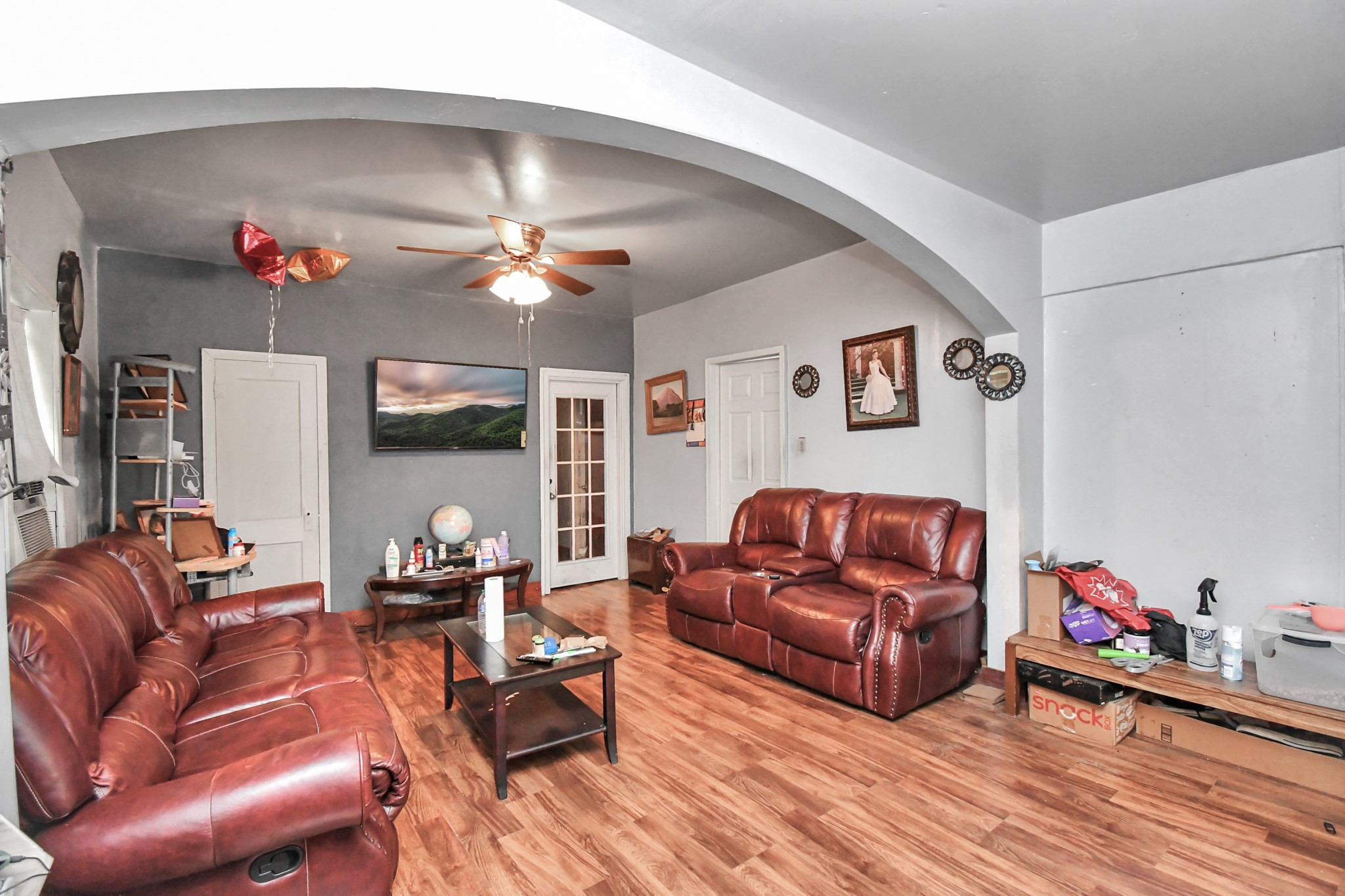 7908 John Street Houston, TX 77012 - Photo 13 of 30 a living room with furniture