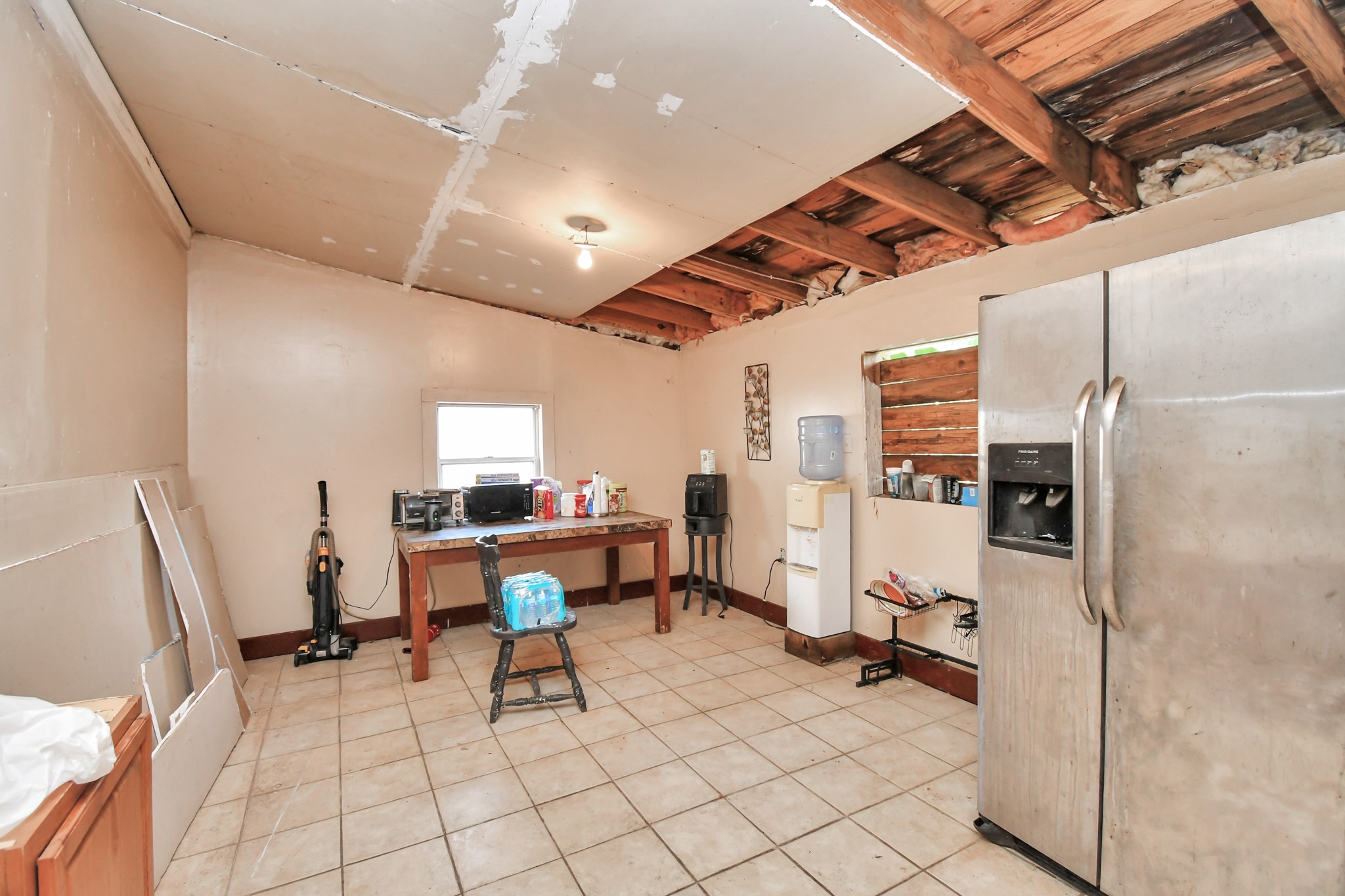 7908 John Street Houston, TX 77012 - Photo 20 of 30 a view of a room with gym equipment