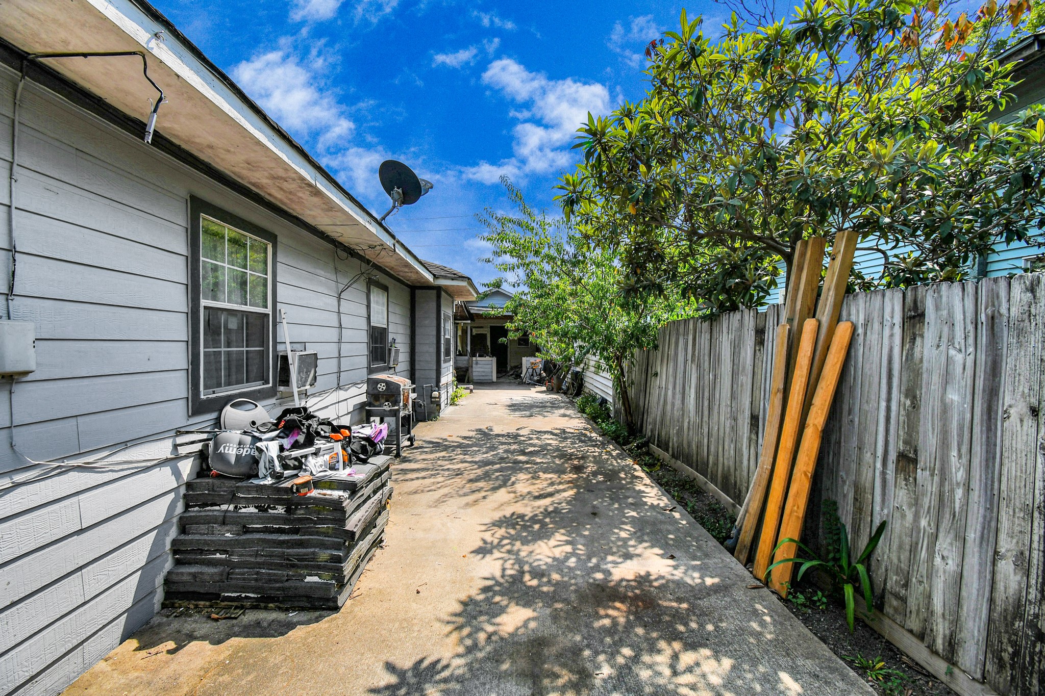 7908 John Street Houston, TX 77012 - Photo 5 of 30 a view of a couches in the patio
