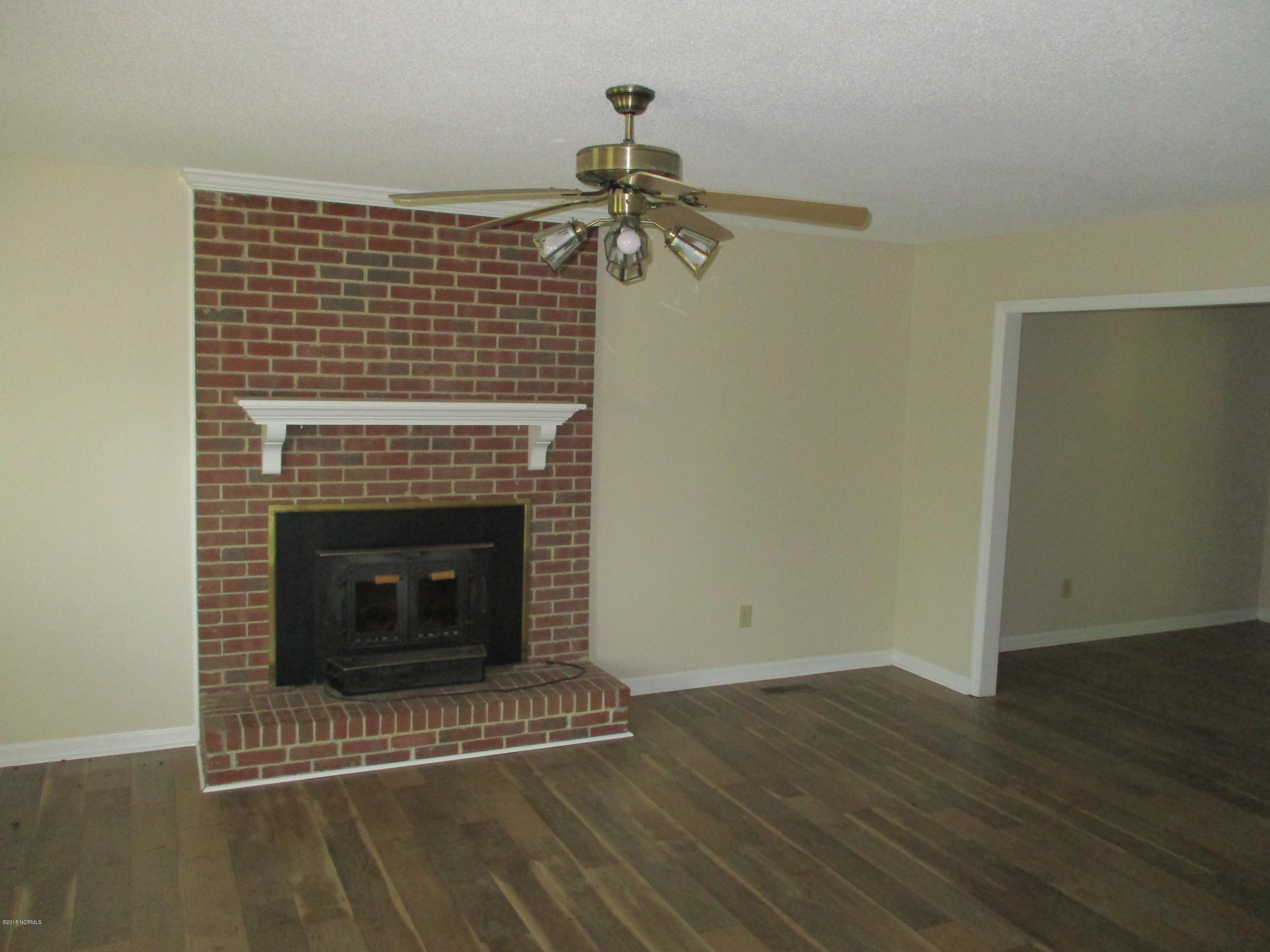 124 Raintree Circle Jacksonville, NC 28540 - Photo 3 of 26 IMG_0850