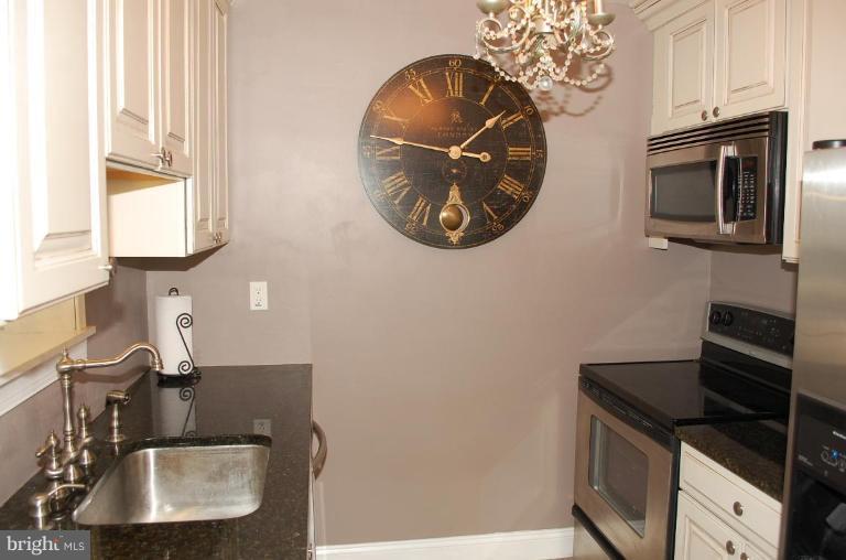 26 Cedar Knoll Road Cockeysville, MD 21030 - Photo 12 of 15 Kitchen