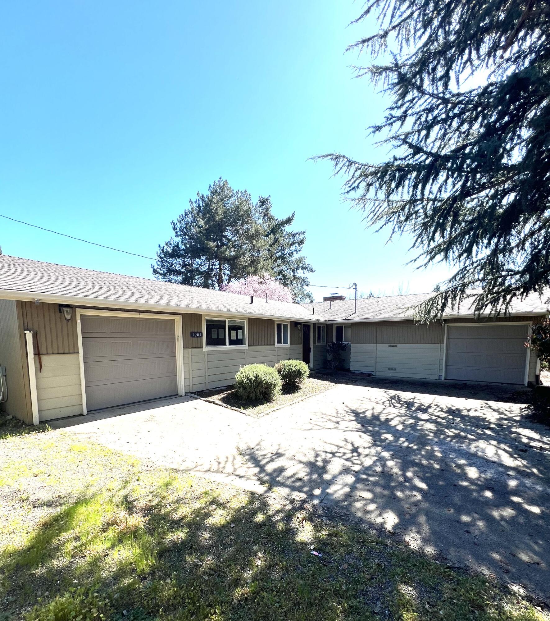 1901 Crestbrook Road Medford, OR 97504 - Photo 1 of 16 IMG_2022