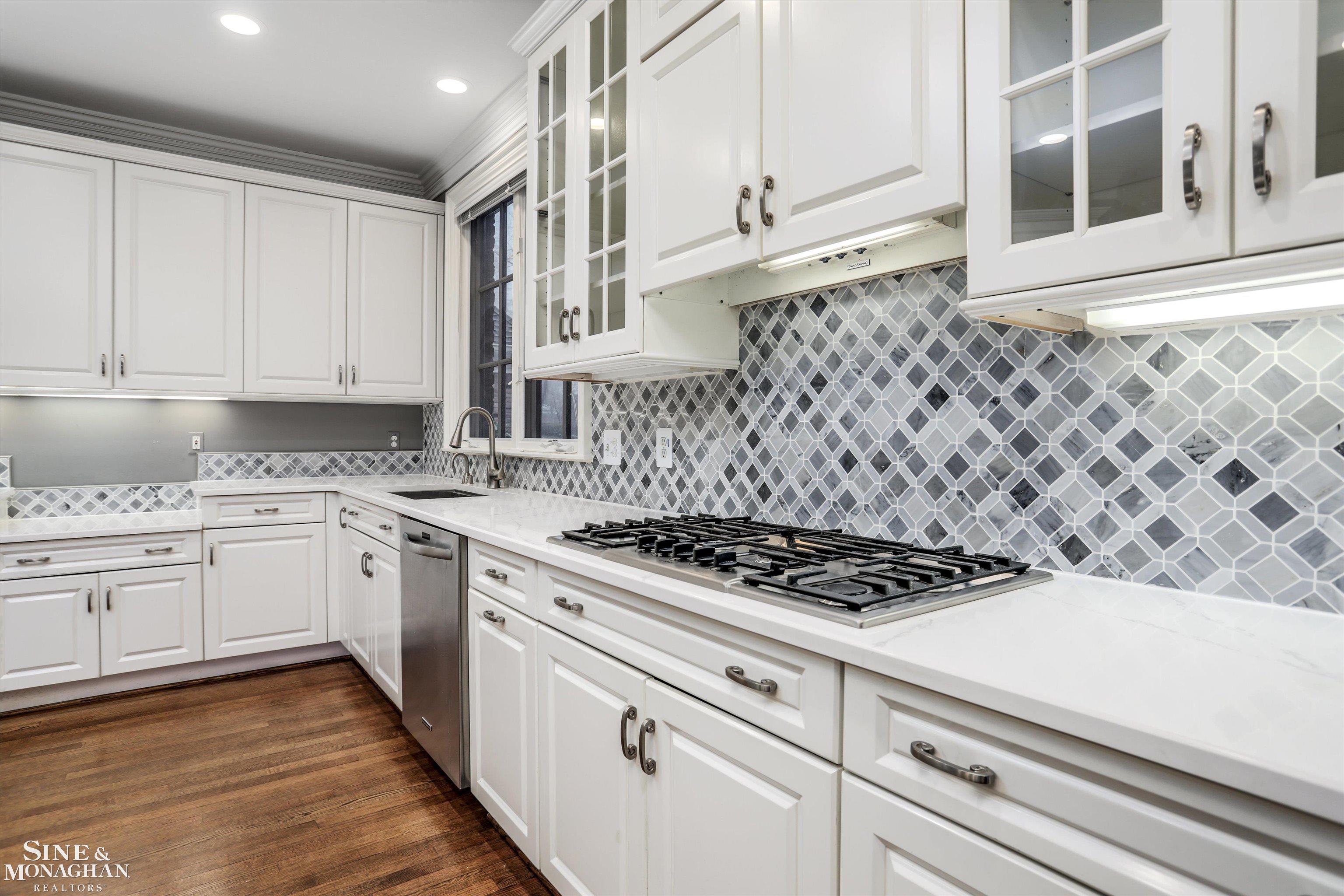 217 Lake Shore Road Grosse Pointe, MI 48236 - Photo 20 of 63 50166368-7f829f86-1899-4ac0-8476-1c5032f5fd2f.JPG