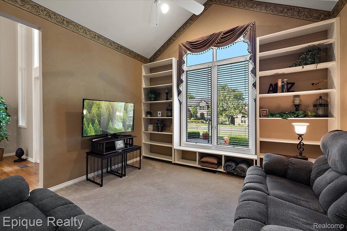 5675 Golf Pointe Drive Clarkston, MI 48348 - Photo 7 of 80 29-5675 Golf Pointe-29.jpg