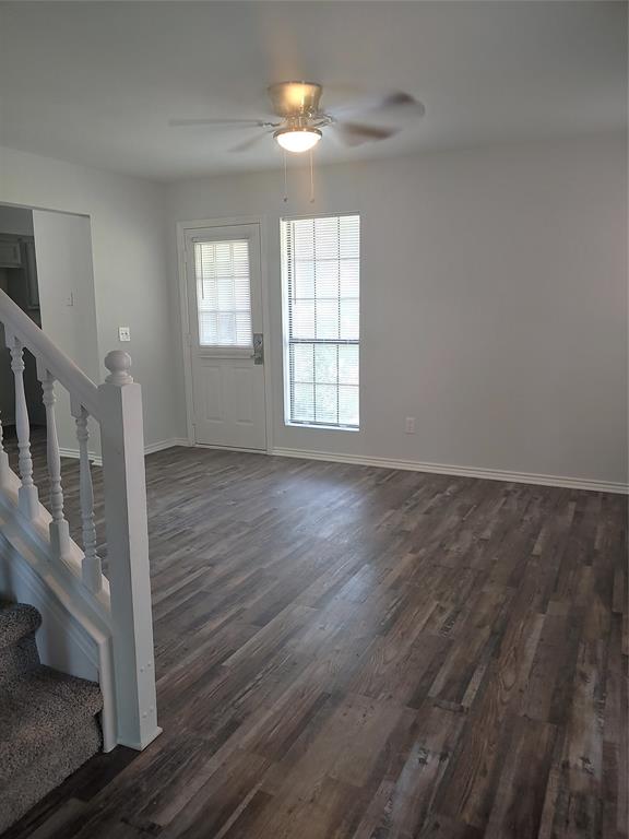 215 Lake Park Road Lewisville, TX 75057 - Photo 3 of 16