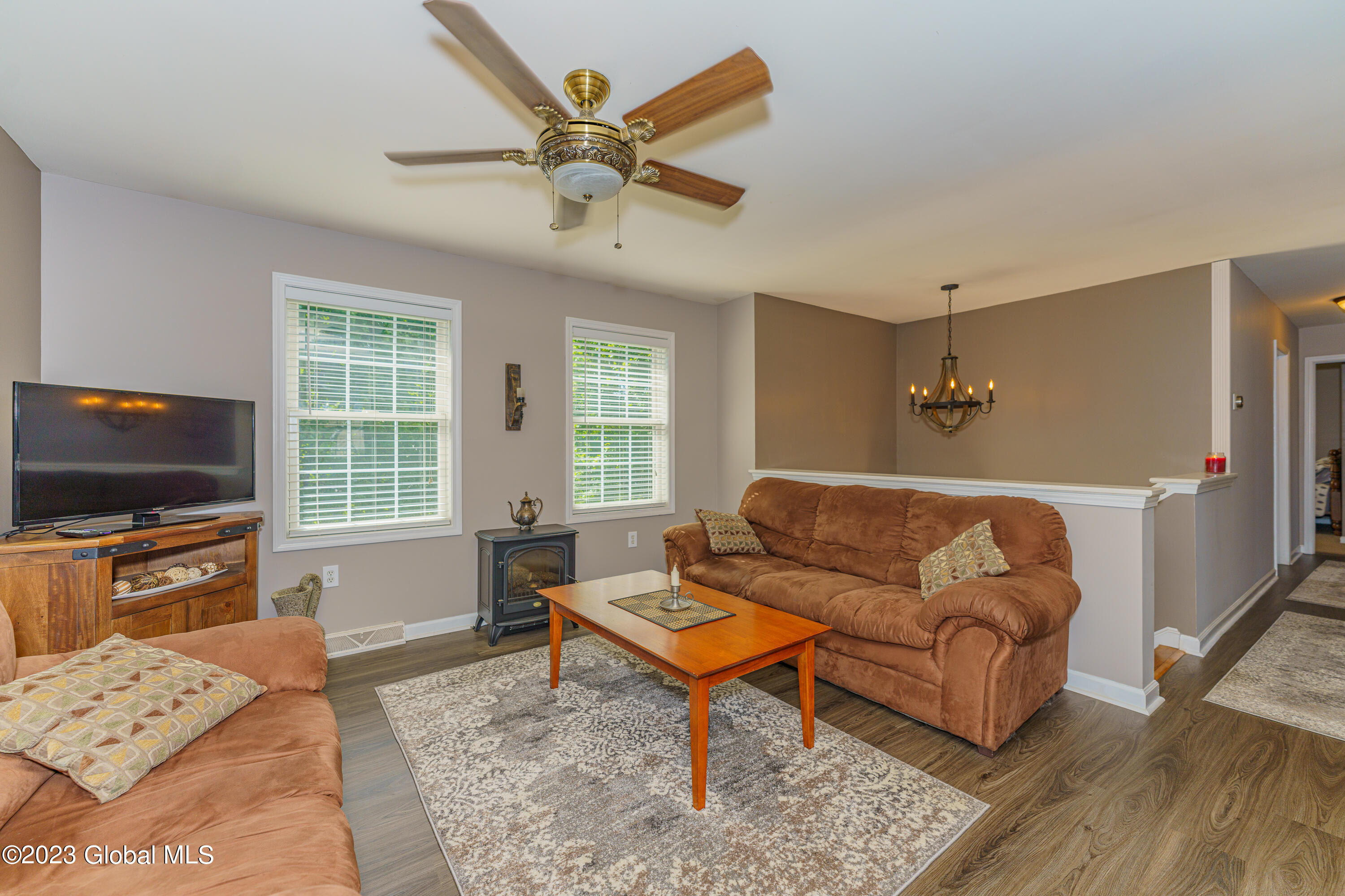 408 New Karner Road Colonie, NY 12205 - Photo 8 of 44 2 Livingroom 3