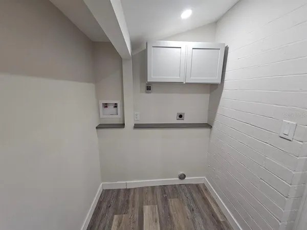 a view of utility room