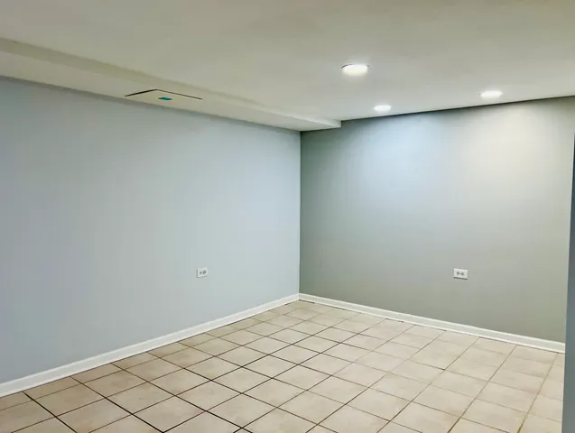 $2,450 | 5249 West 64th Place, Chicago, IL 60638