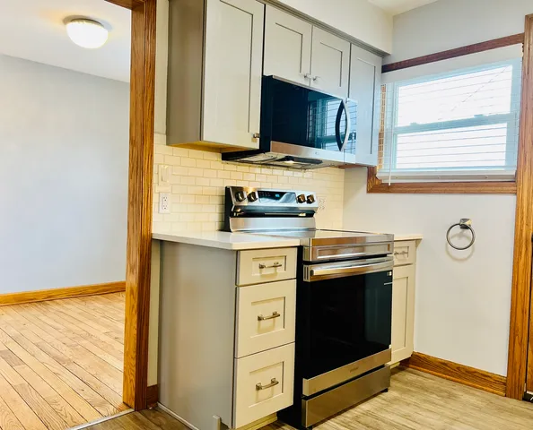 $2,450 | 5249 West 64th Place, Chicago, IL 60638