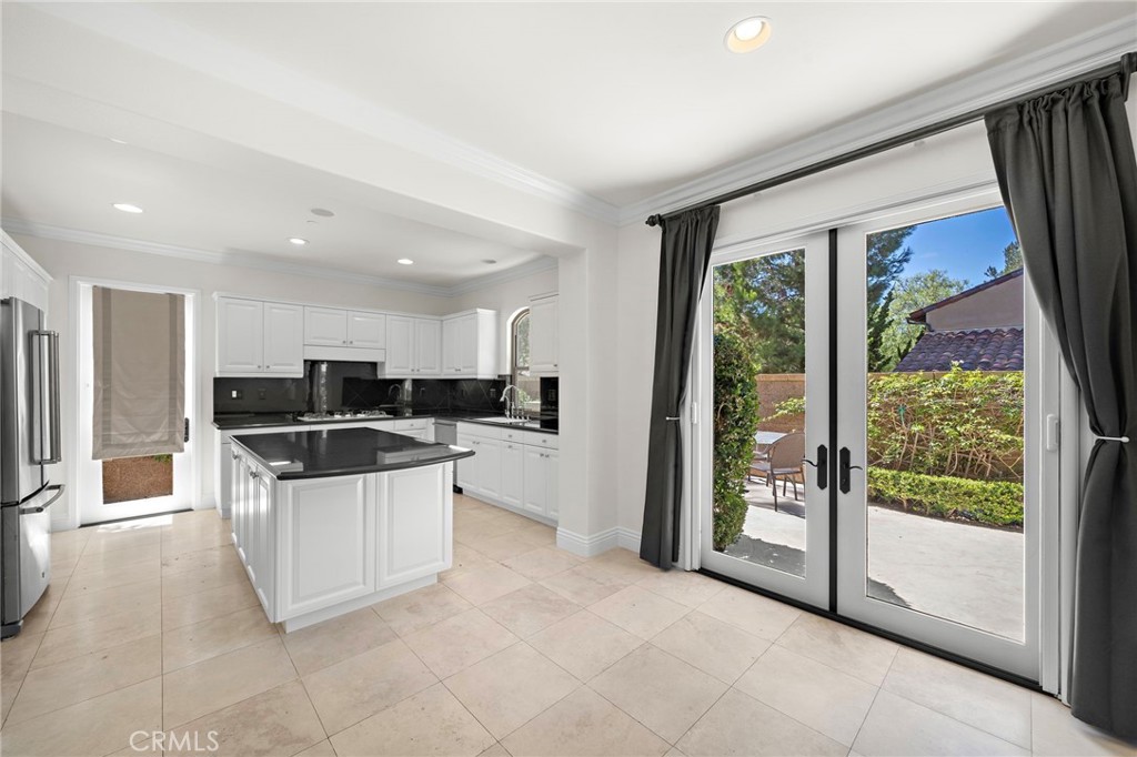 61 Shade Tree Irvine, CA 92603 - Photo 4 of 26
