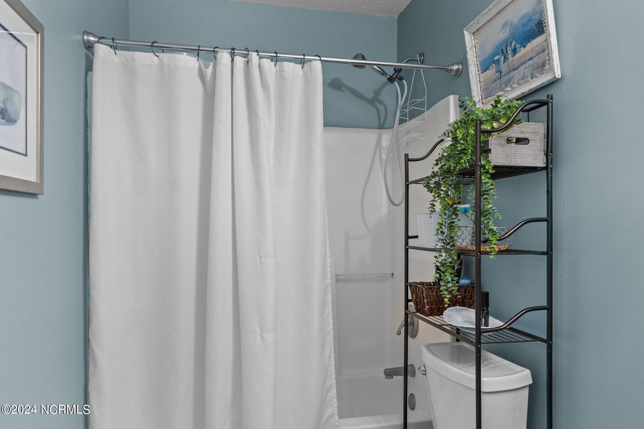 366 Barrington Ridge Bogue, NC 28570 - Photo 28 of 44 Hall Full Bath in-between 2 bedrooms