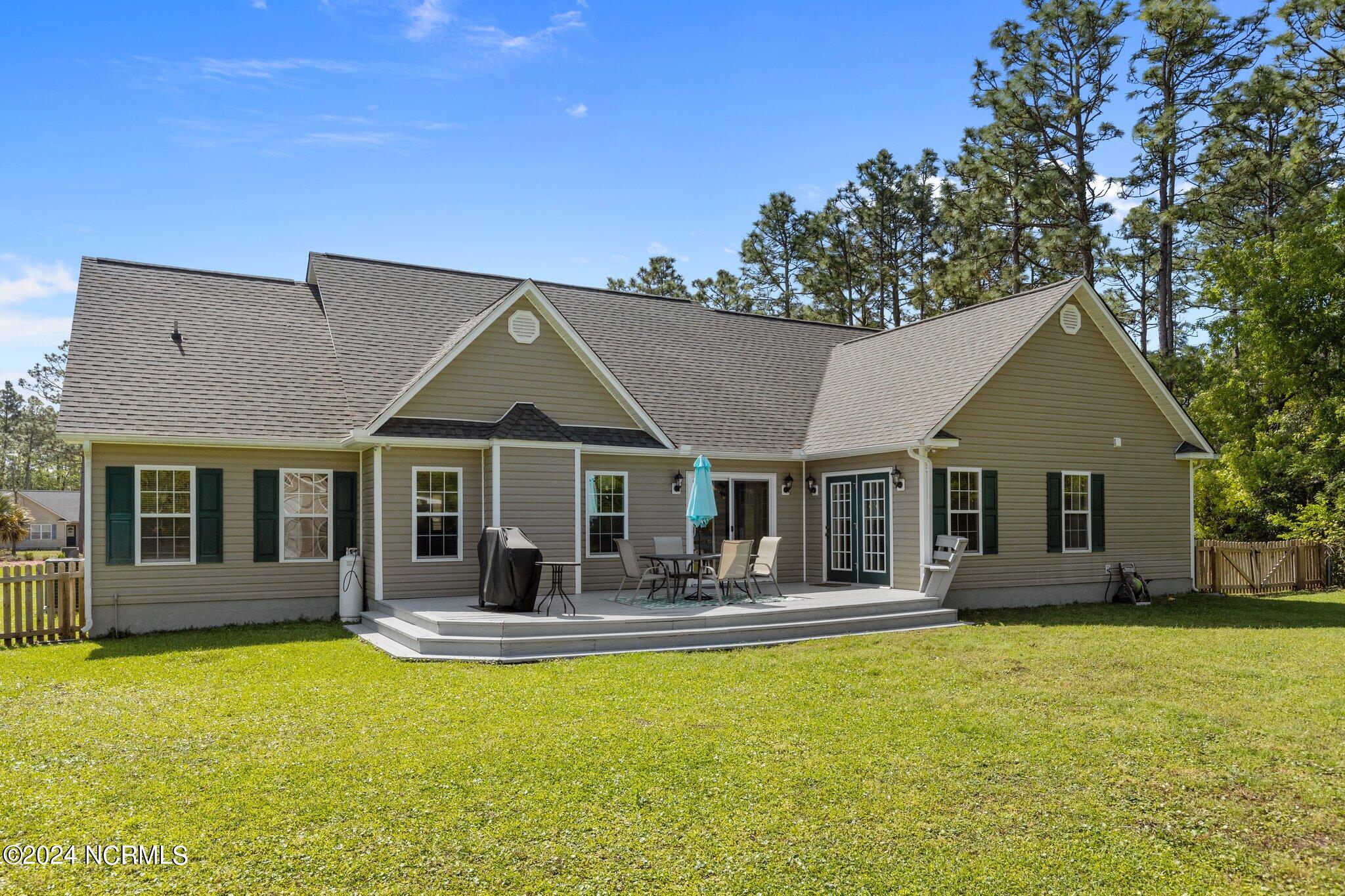 366 Barrington Ridge Bogue, NC 28570 - Photo 3 of 44 Back exterior