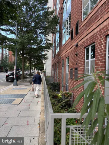 a view of a livingroom with furniture