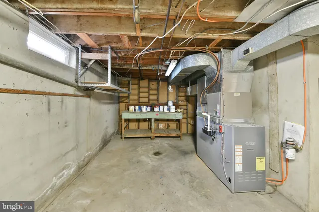 a view of utility room