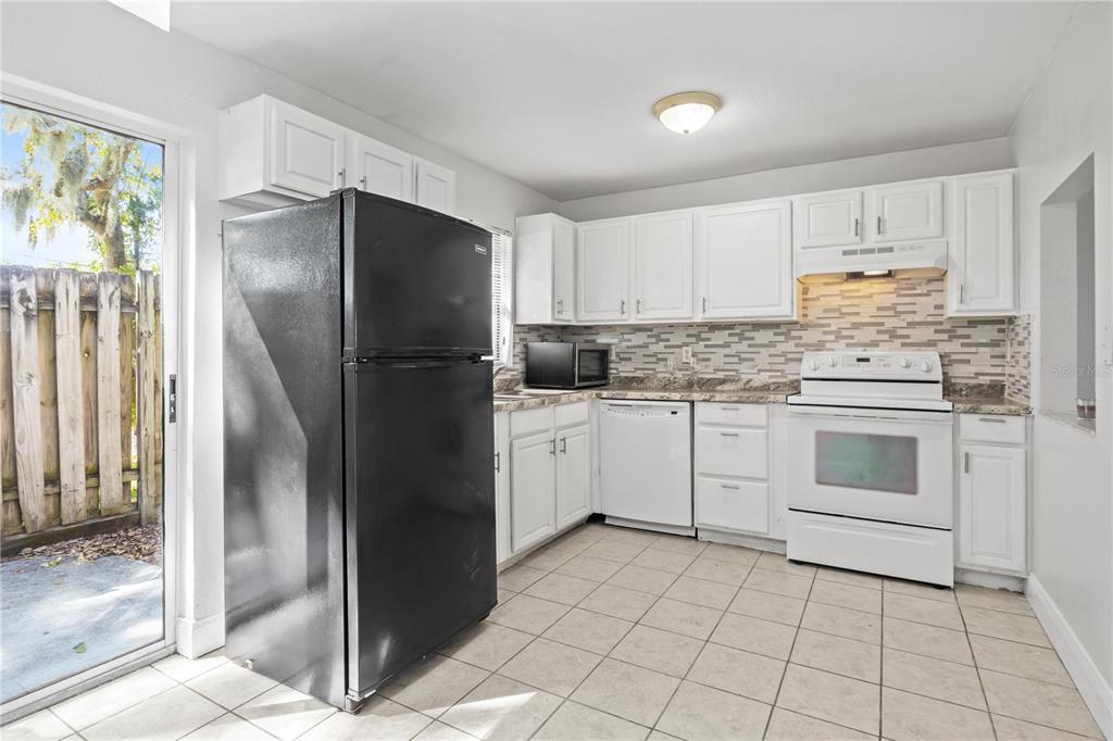 980 Canal View Boulevard, Unit I3 Port Orange, FL 32129 - Photo 6 of 17 a kitchen with a stove a refrigerator and a sink