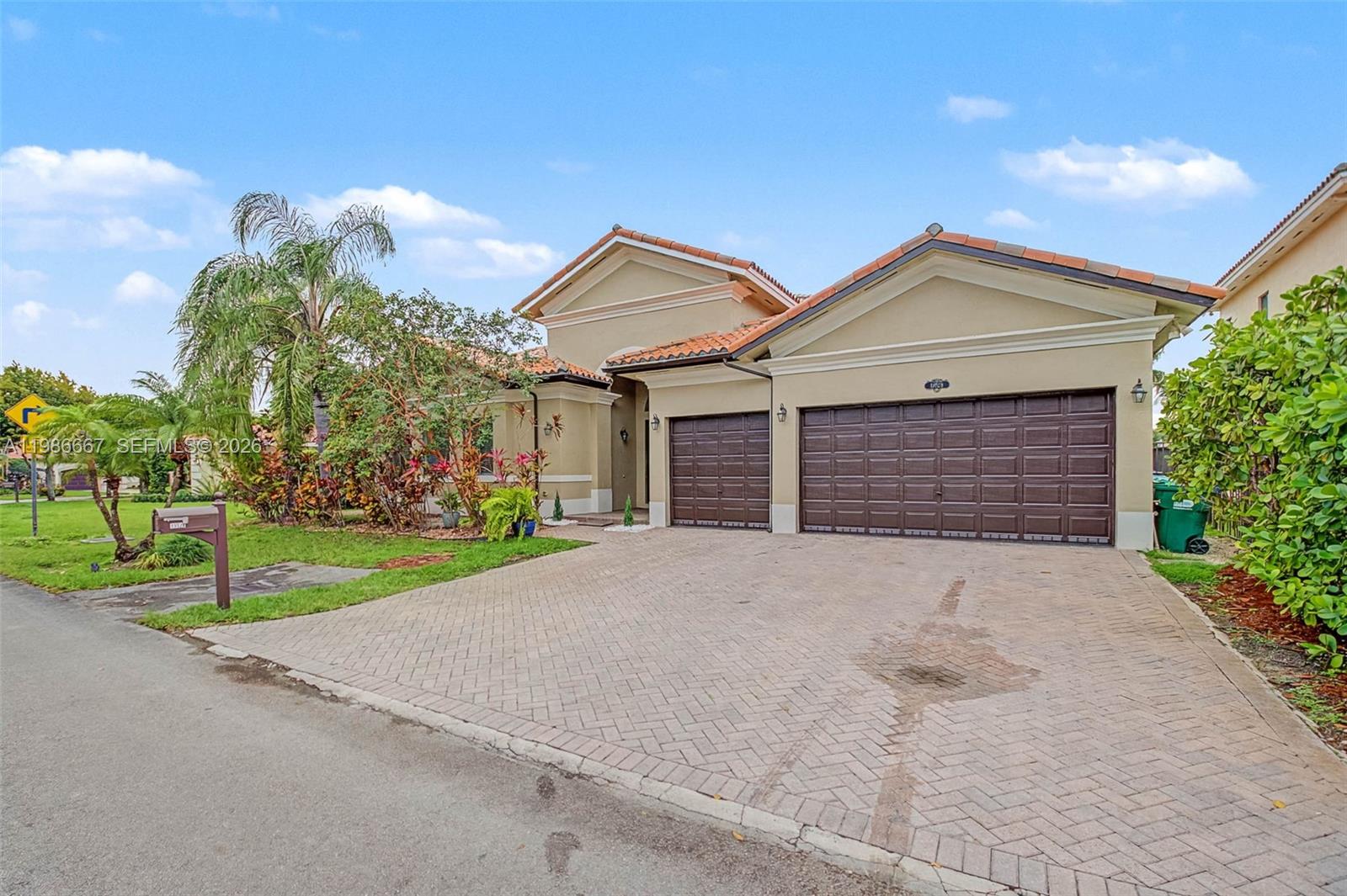 19528 Southwest 79th Place Cutler Bay, FL 33157 - Photo 33 of 41 a front view of house with yard and green space