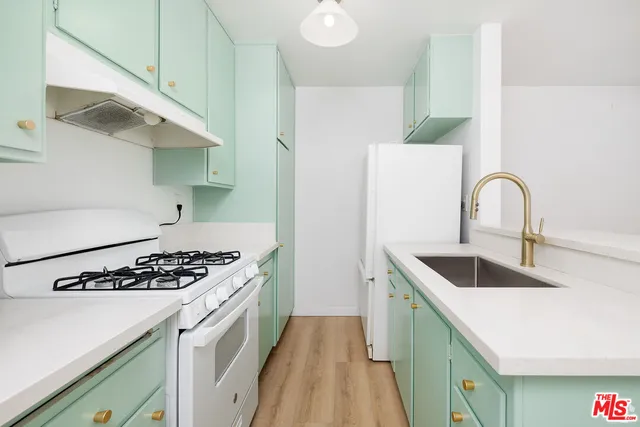 $1,980 | 114 South Gramercy Place, Unit 108, Los Angeles, CA 90004