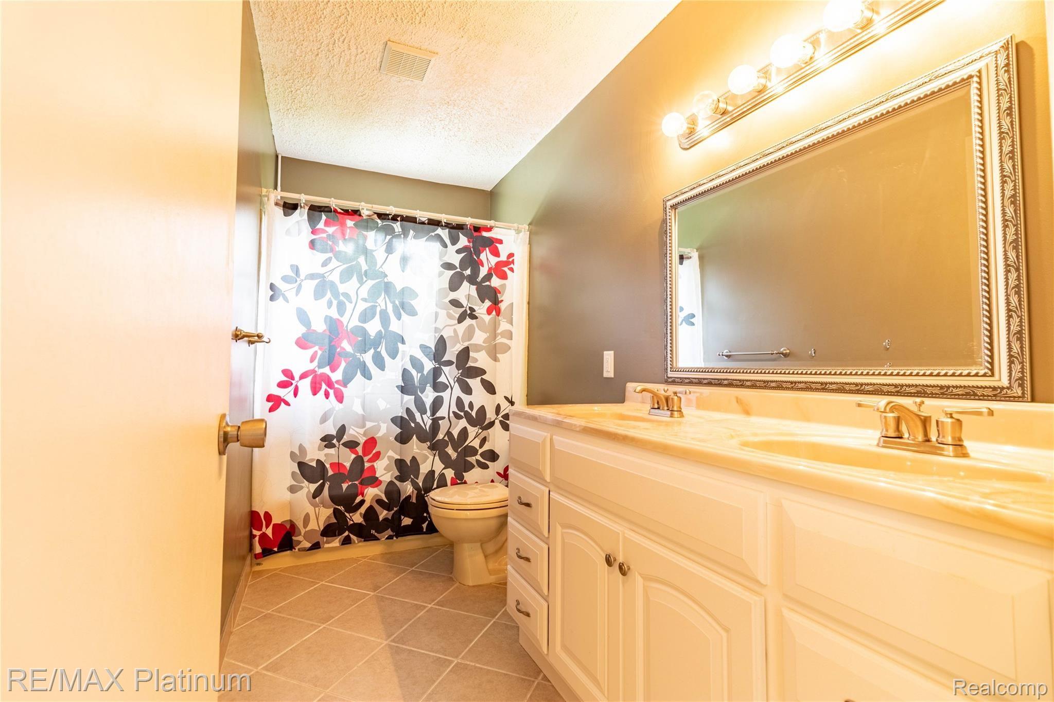 1500 Remsing Street Hartland, MI 48353 - Photo 27 of 39 31.Bath