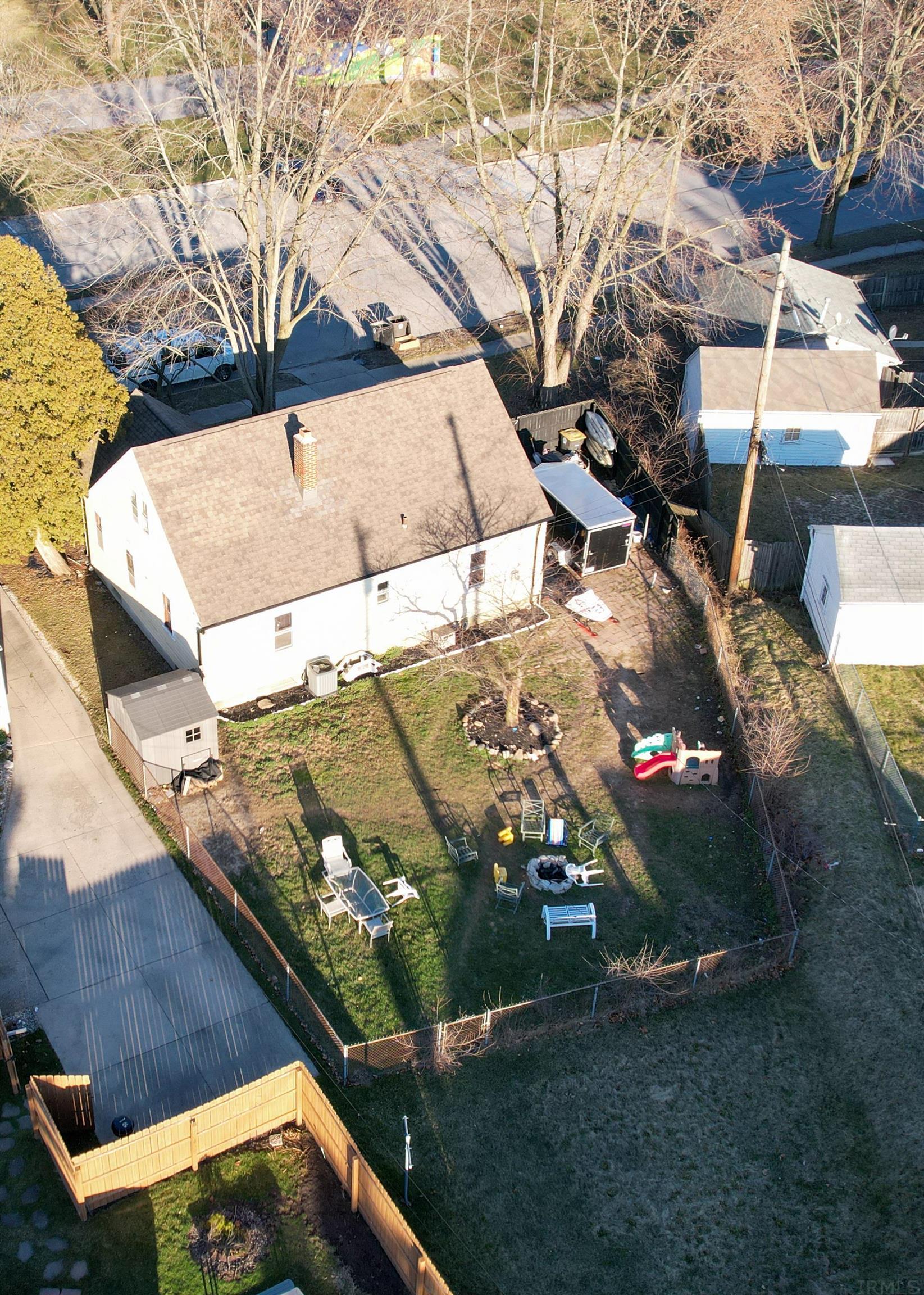 1407 Cherokee Road Fort Wayne, IN 46808 - Photo 3 of 22