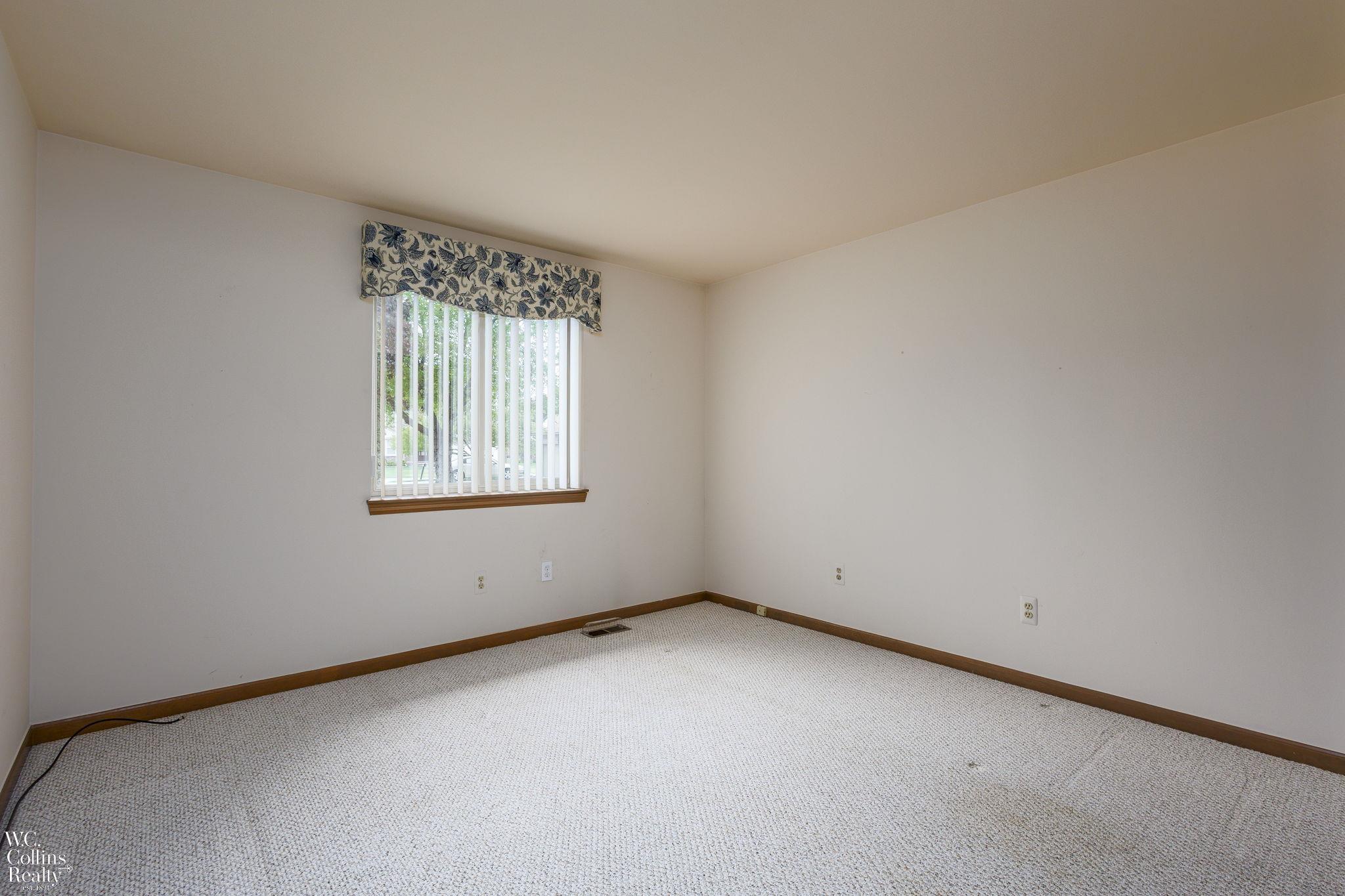 34095 Mulvey Road Fraser, MI 48026 - Photo 17 of 35