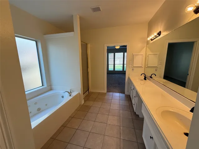 $2,999 | 2906 Castlerock Court, Pearland, TX 77584