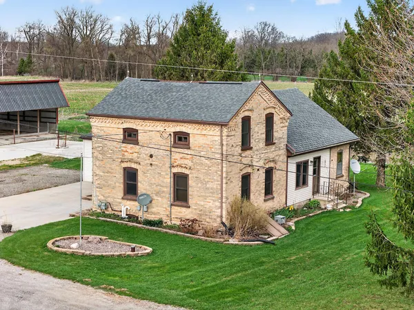 $825,000 | 2342 Highway 28, Farmington, WI 53040