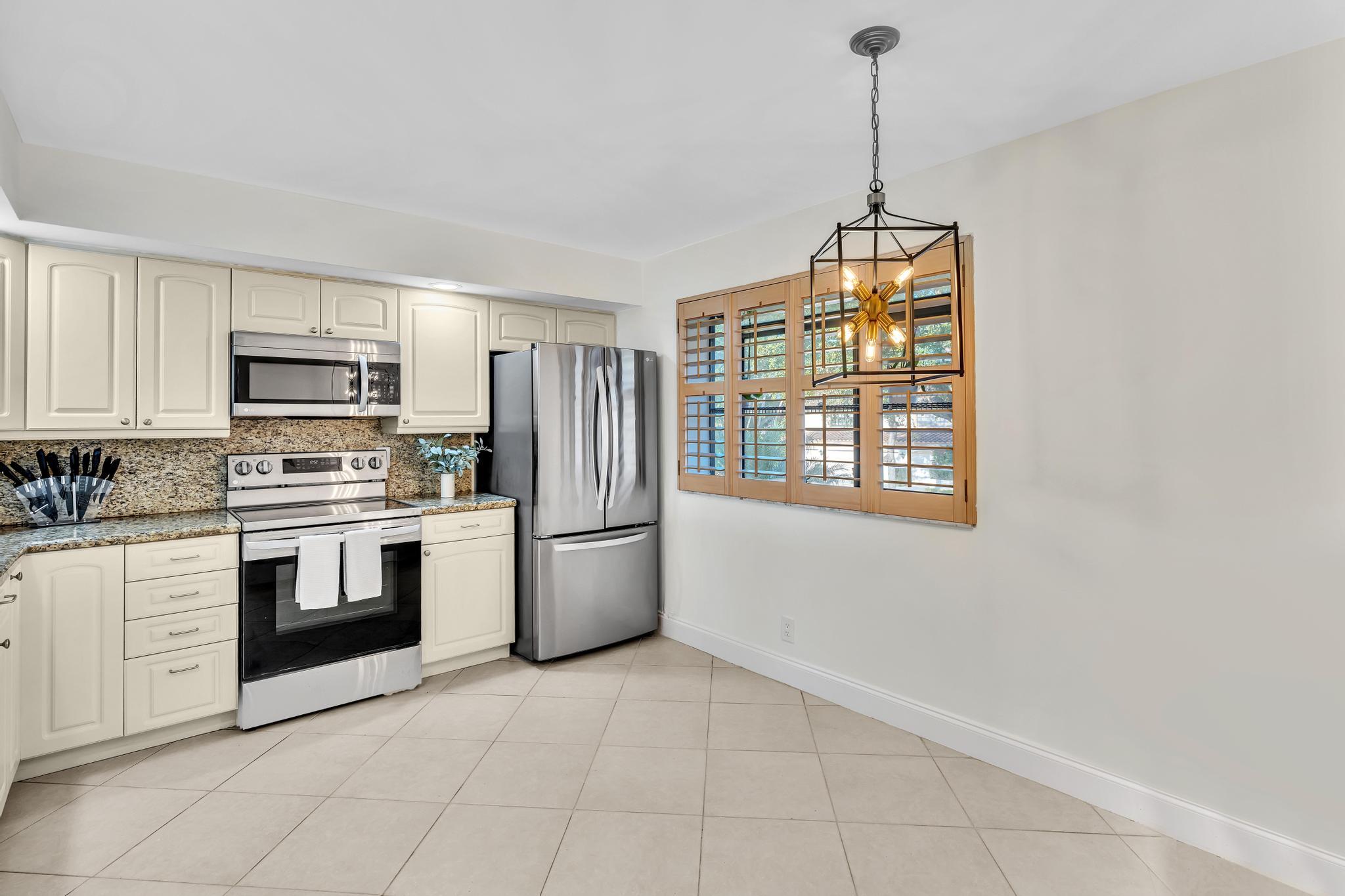7718 La Mirada Drive Boca Raton, FL 33433 - Photo 6 of 56 Kitchen