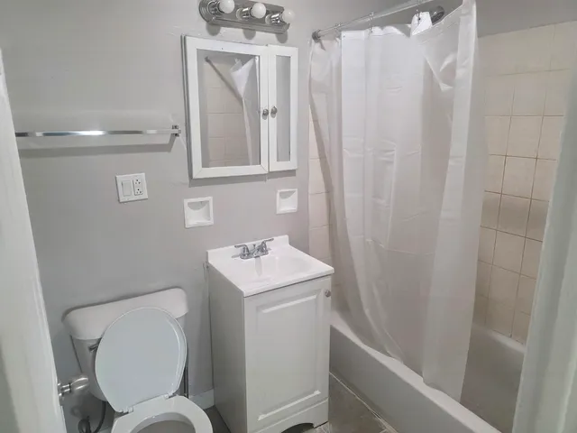 $1,350 | 1930 South Cicero Avenue, Unit 209, Cicero, IL 60804