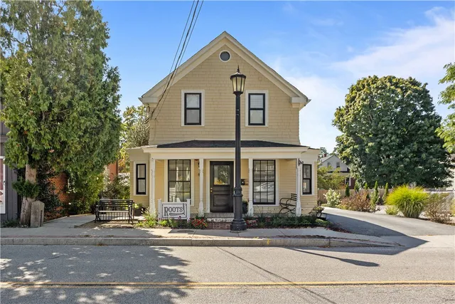 $1,800 | 74 Maple Avenue, Unit 1, Barrington, RI 02806