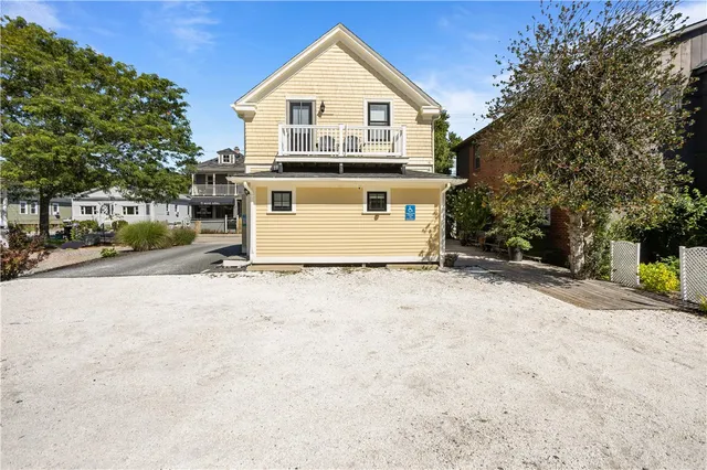 $1,800 | 74 Maple Avenue, Unit 1, Barrington, RI 02806