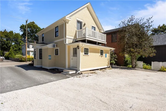 $1,800 | 74 Maple Avenue, Unit 1, Barrington, RI 02806