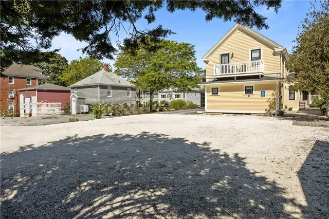 $1,800 | 74 Maple Avenue, Unit 1, Barrington, RI 02806