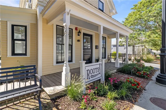 $1,800 | 74 Maple Avenue, Unit 1, Barrington, RI 02806