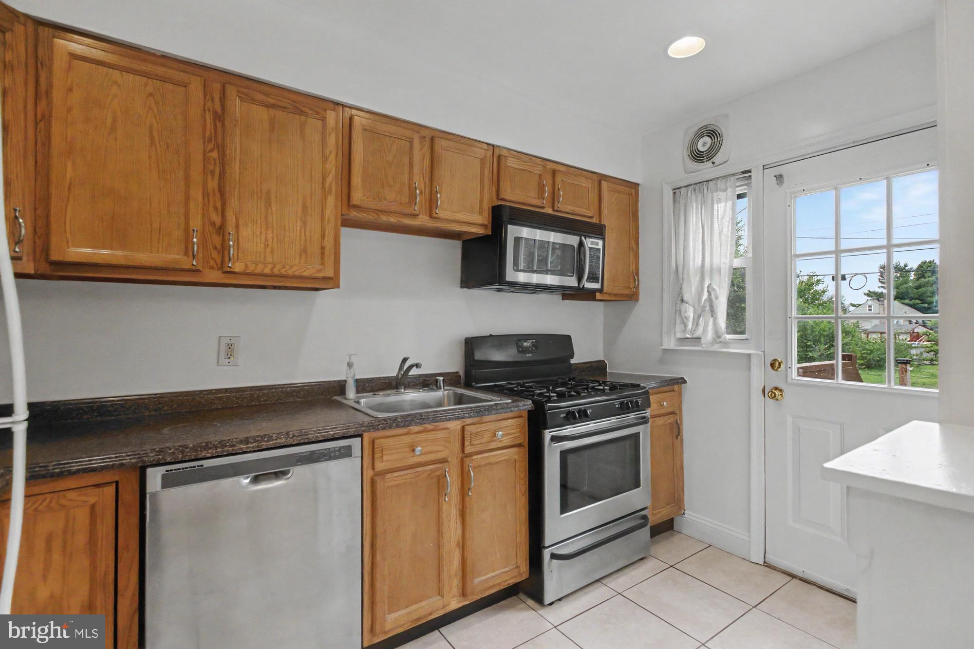 8218 Kavanagh Road Dundalk, MD 21222 - Photo 13 of 39 Bright and inviting kitchen space.