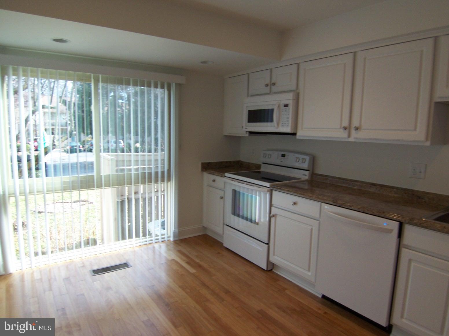 11677 Newbridge Court Reston, VA 20191 - Photo 4 of 23 KITCHEN