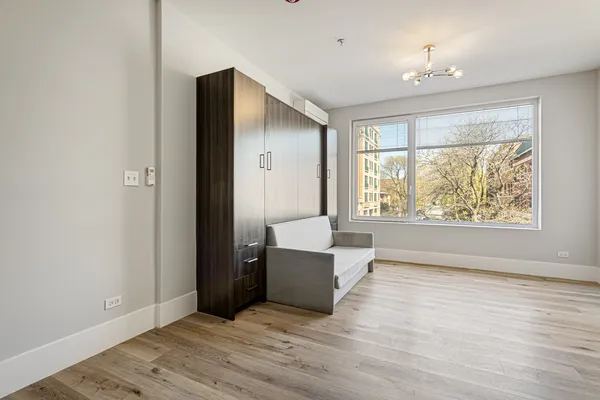 $1,498 | 1531 West Howard Street, Unit 207, Chicago, IL 60626