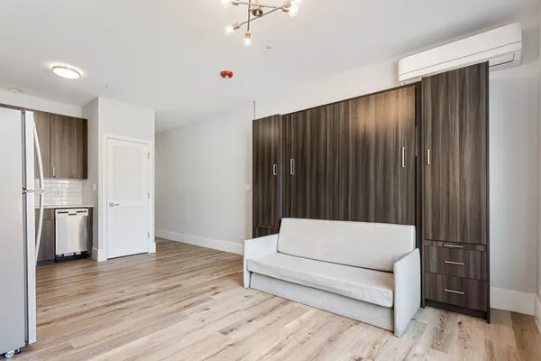 $1,498 | 1531 West Howard Street, Unit 207, Chicago, IL 60626