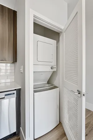 $1,498 | 1531 West Howard Street, Unit 207, Chicago, IL 60626
