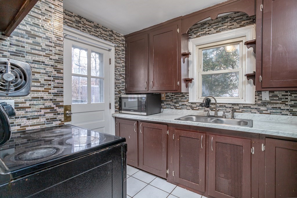 38 Randolph Road Worcester, MA 01606 - Photo 8 of 19 Gallery Image 8