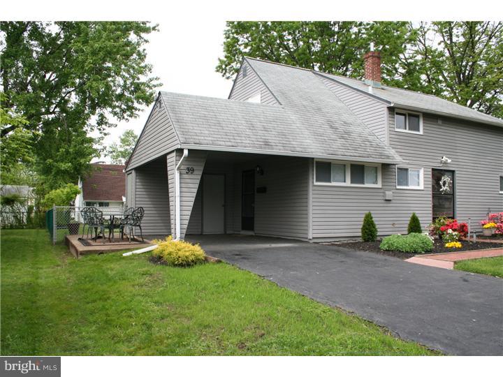 39 Geranium Road Levittown, PA 19057 - Photo 2 of 25 Driveway