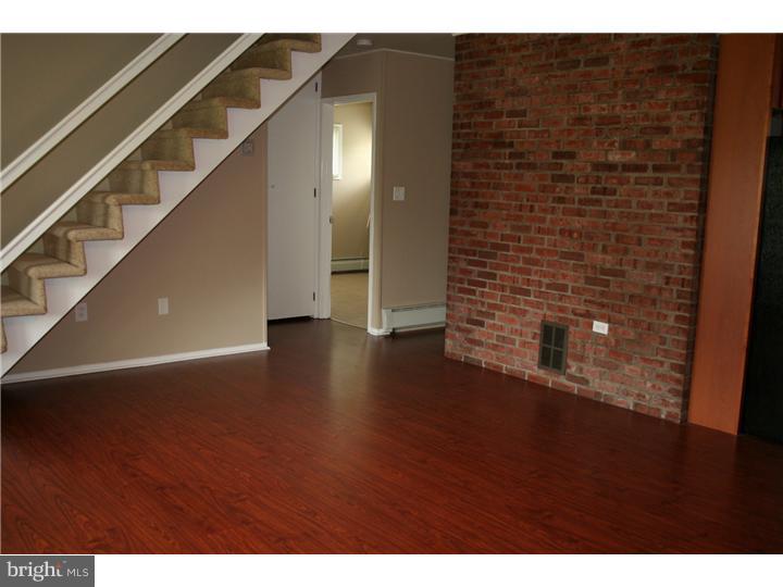39 Geranium Road Levittown, PA 19057 - Photo 12 of 25 Living Room