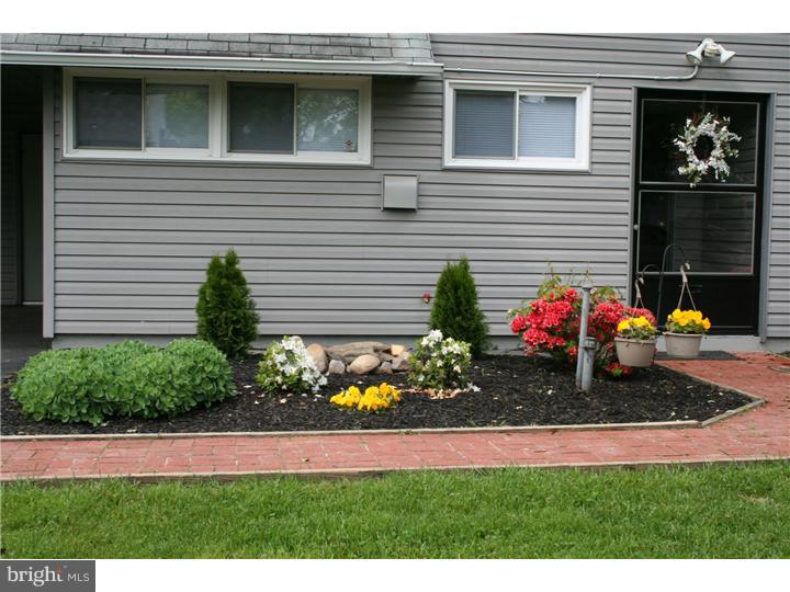 39 Geranium Road Levittown, PA 19057 - Photo 4 of 25 Front Yard