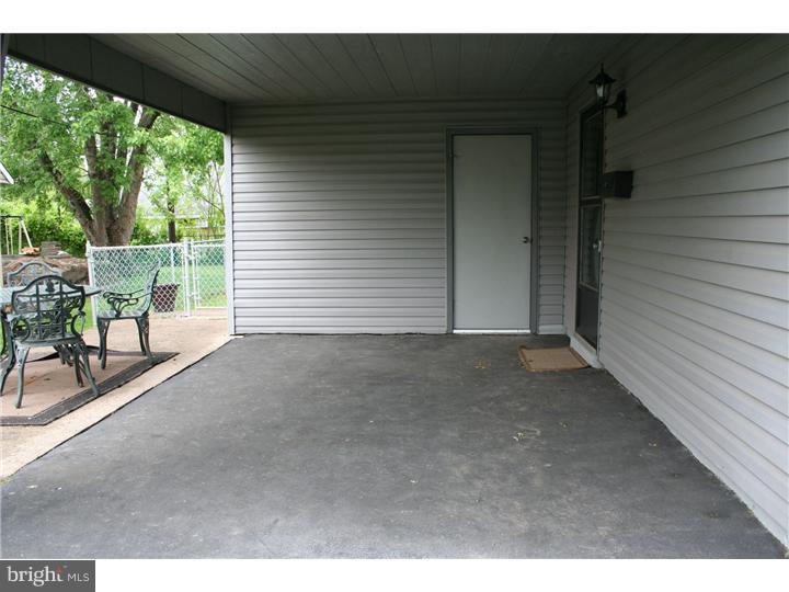 39 Geranium Road Levittown, PA 19057 - Photo 6 of 25 Enclosed Porch