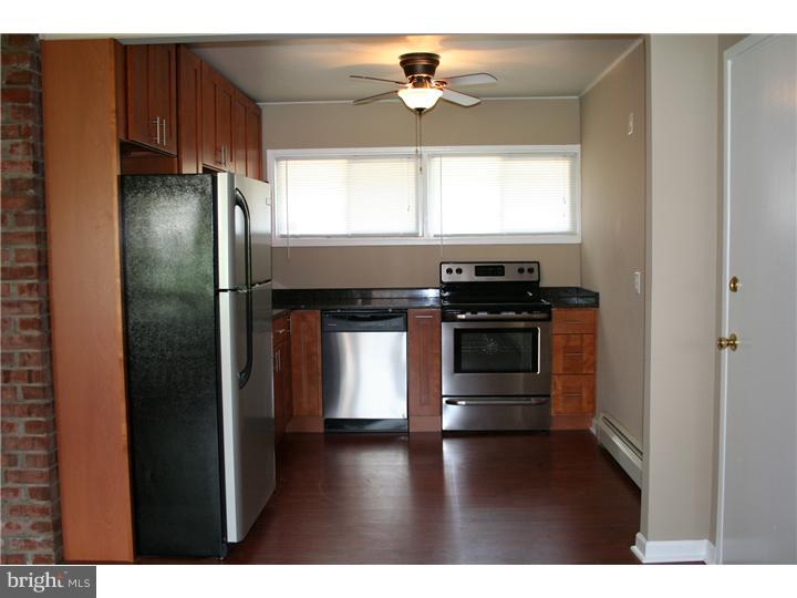 39 Geranium Road Levittown, PA 19057 - Photo 7 of 25 Kitchen